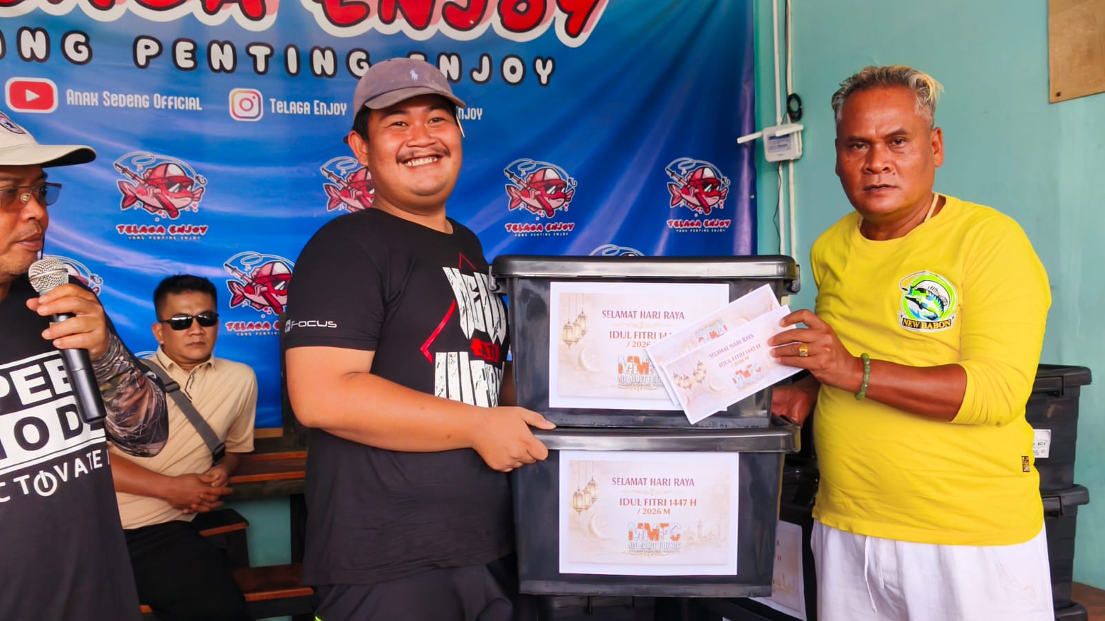 Pembagian Bingkisan MMFC